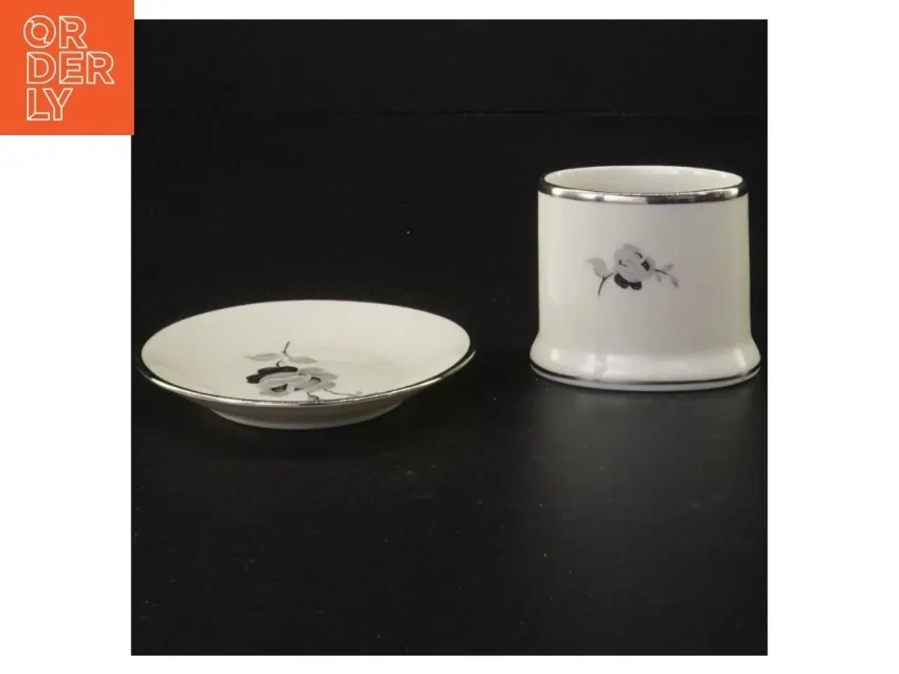 Billede 1 - Porcelænstallerken og opbevaringskrukke fra Københavns Porcellains Maleri (str. Diameter 10 cm og 6 x 5 cm)