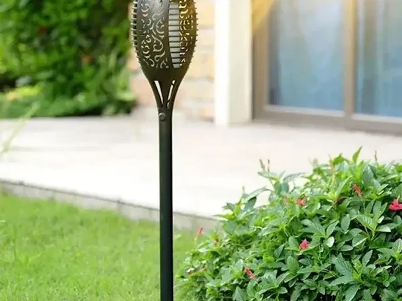 Billede 4 - 10 stk. solcellehavefakkel med flammeeffekt sort 48 cm(ubrugt)