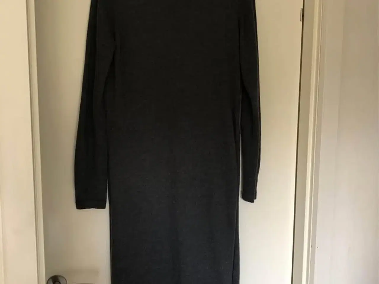 Billede 1 - Object strik kjole - str. M