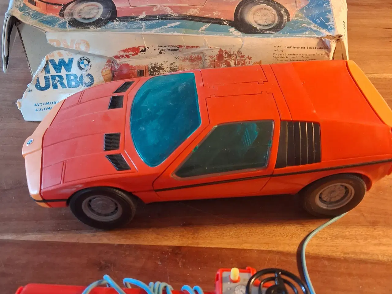 Billede 1 - Gamle fjernstyret biler