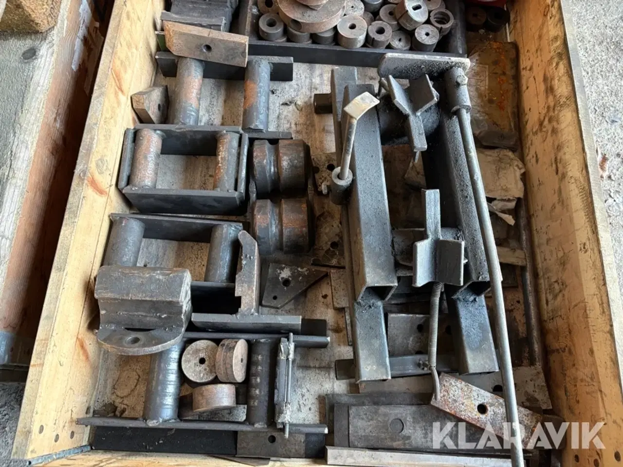 Billede 6 - Lot med udstandsning udstyr 1 palle