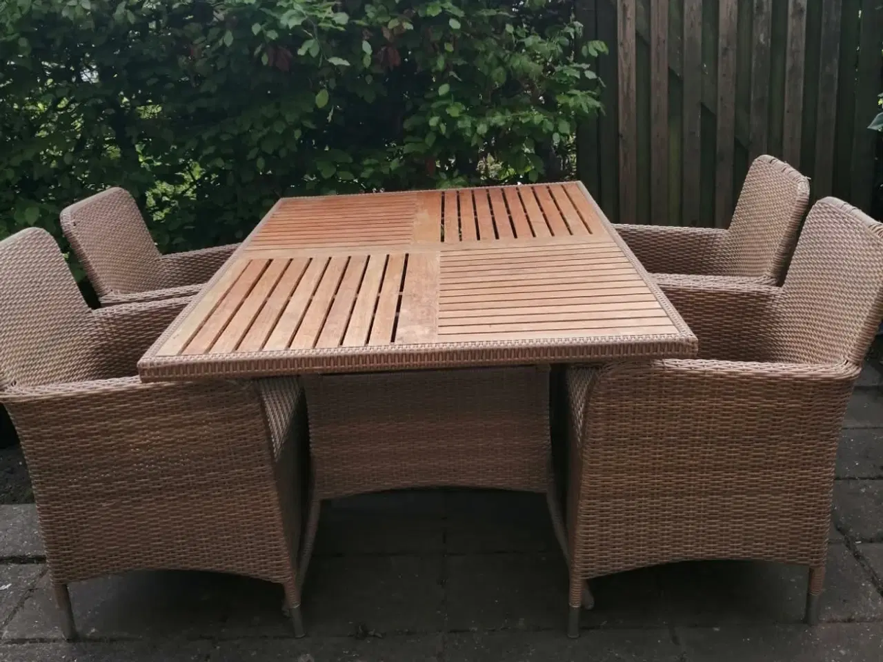 Billede 2 - Havebord plus 4 stole