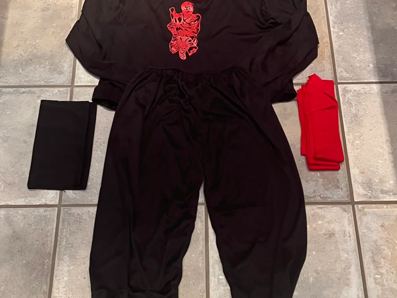 Billede 6 - Fastelavnstøj Darth Vader, Batman, Spiderman,Ninja