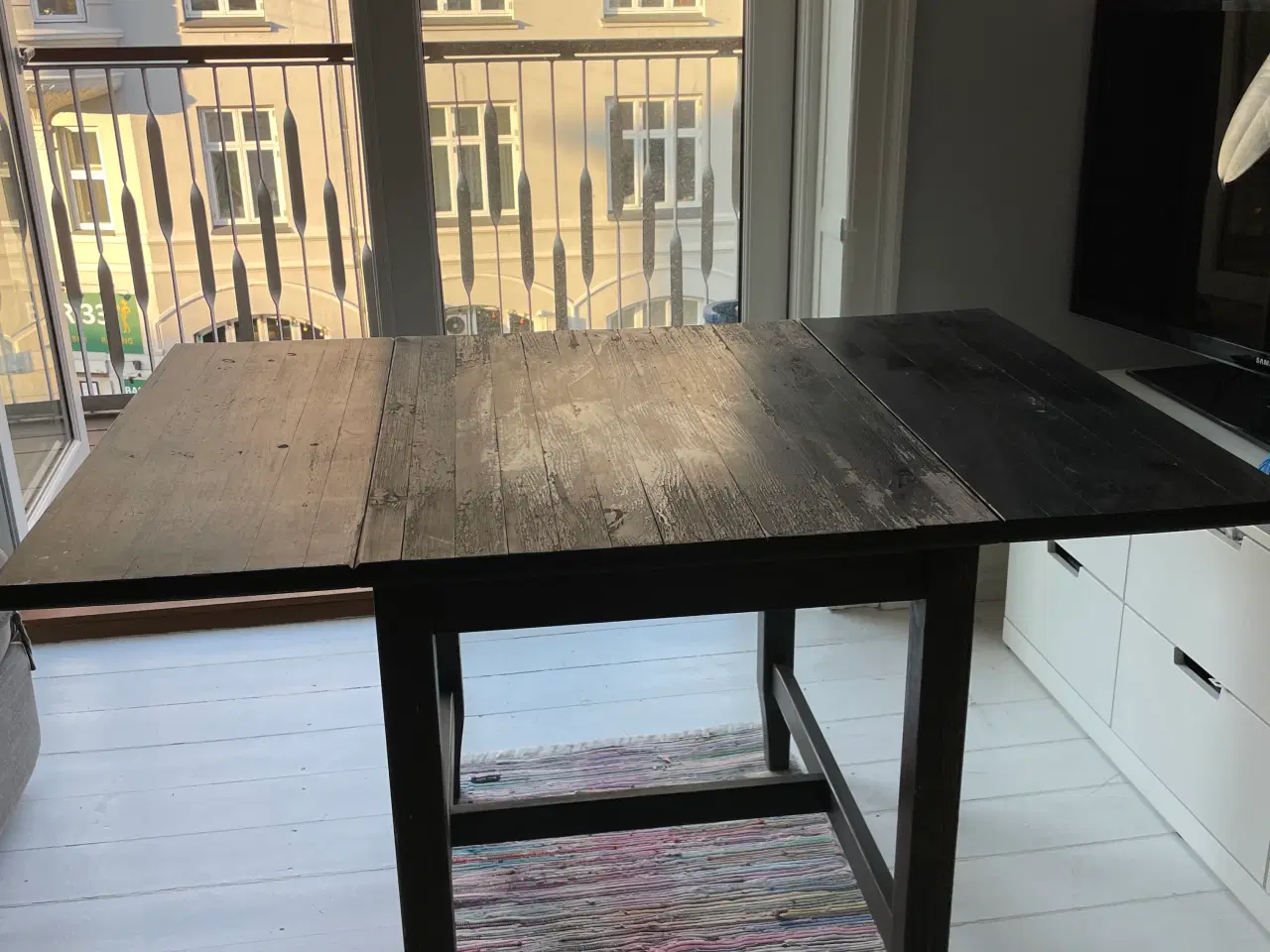 Billede 2 - Solidt træbord med klapper