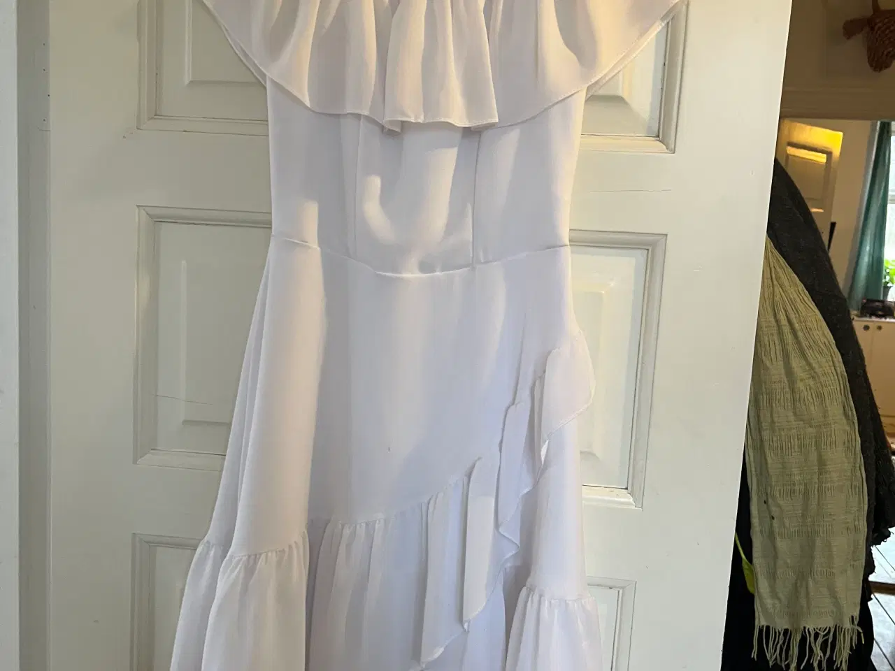 Billede 4 - Konfirmationskjole, Lilly, str. 38