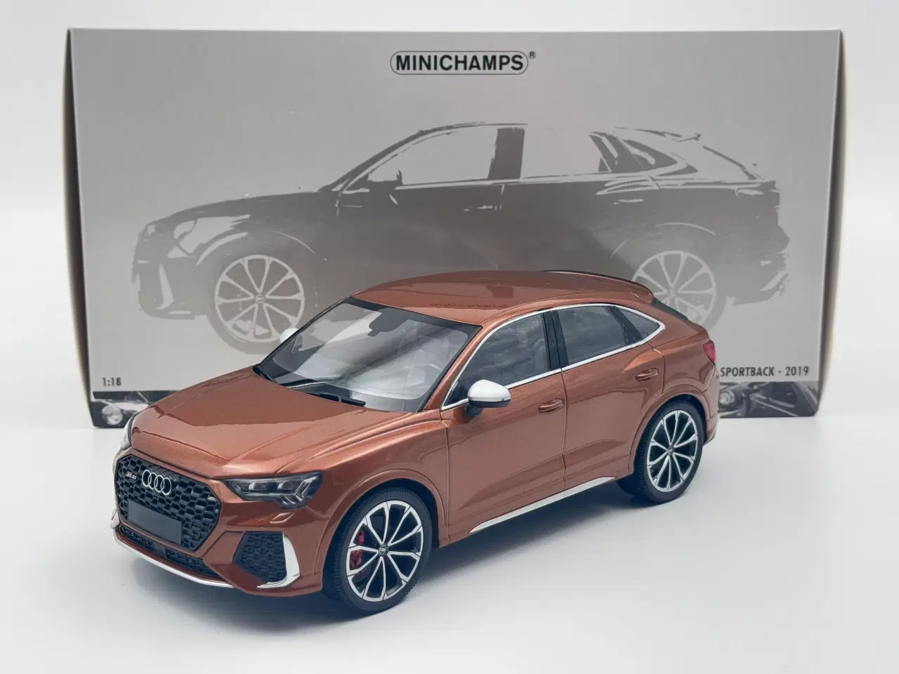 Billede 1 - 2019 Audi RSQ3 Sportback 1:18  