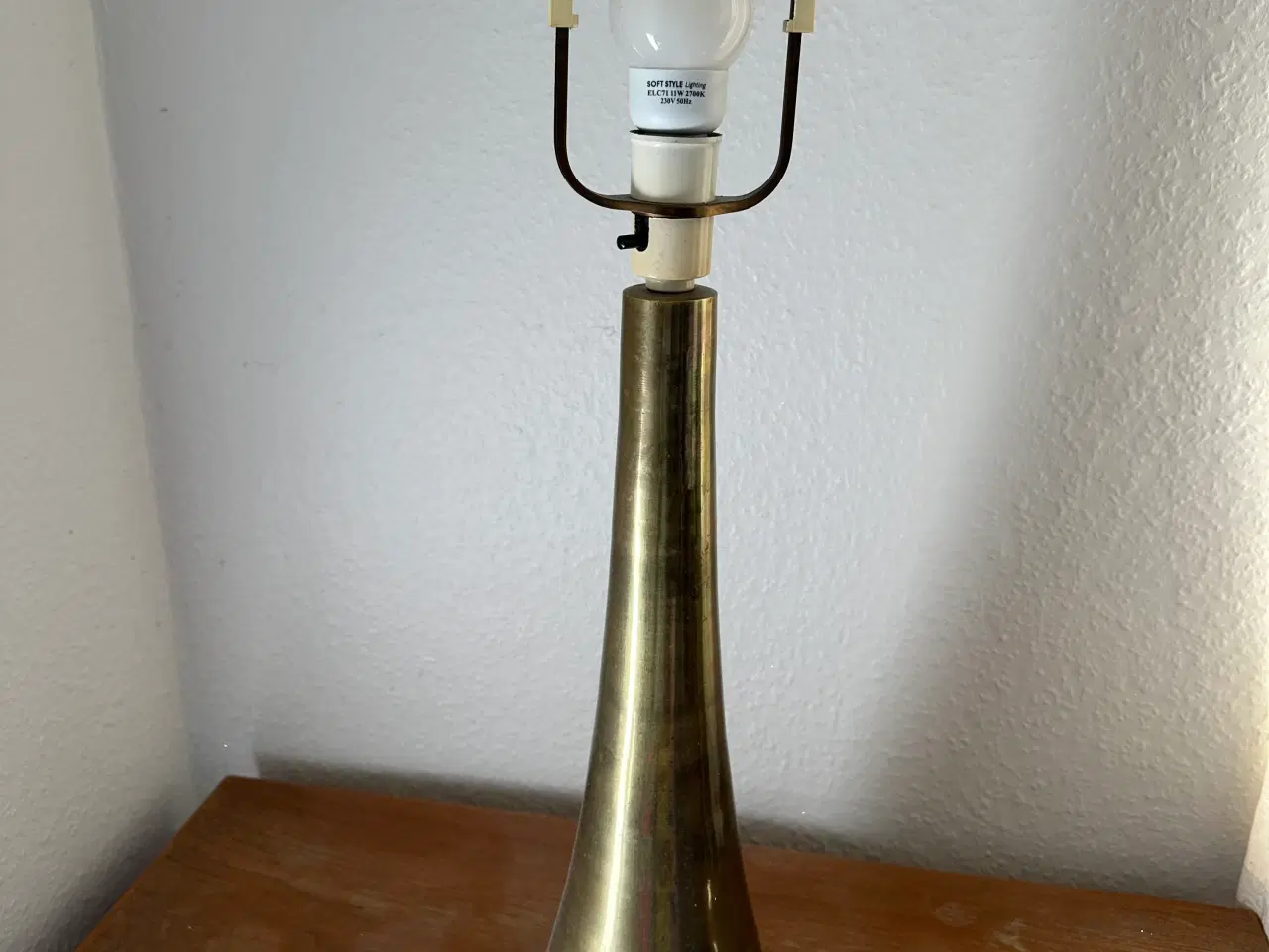 Billede 3 - Bordlampe i massiv messing med skærm 