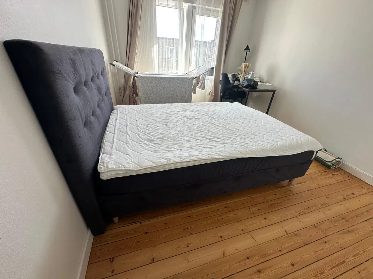 Billede 2 - Bed with headboard 