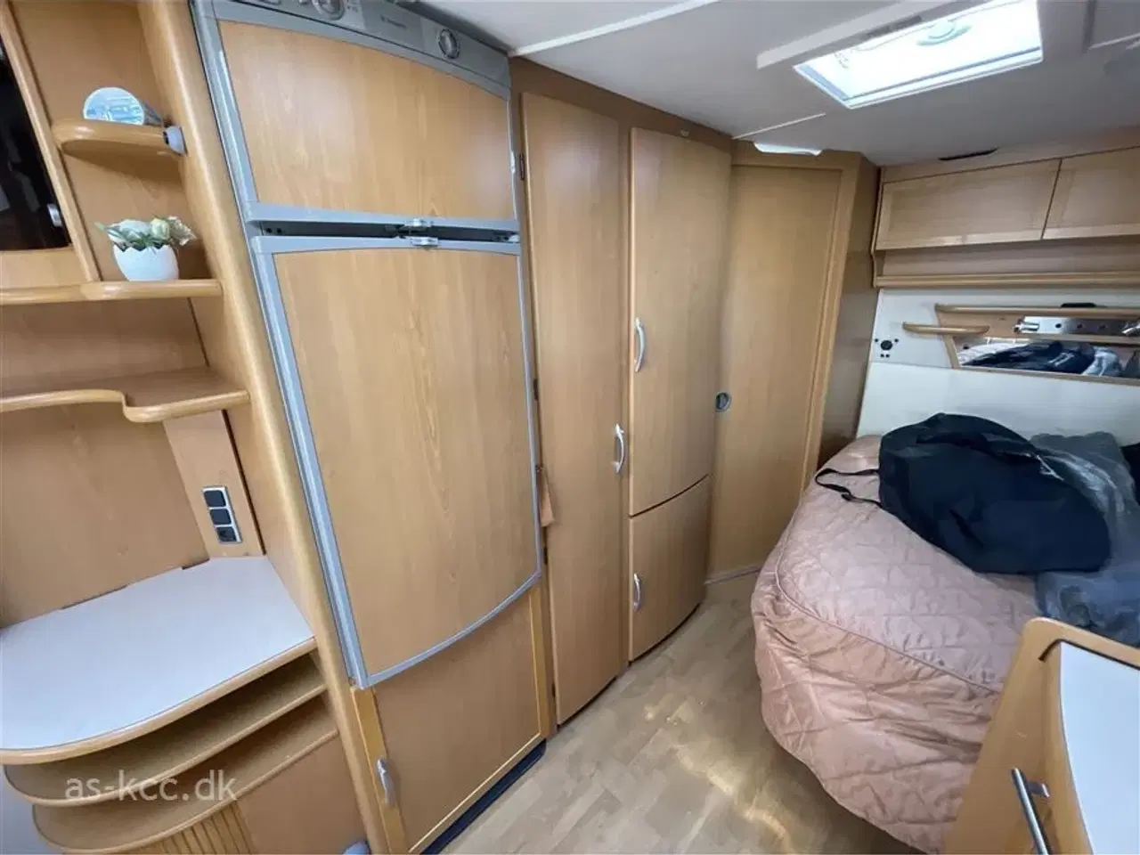 Billede 12 - 2008 - Kabe Royal 560 XL KS   Kabe Royal 560 XL KS 4 sovepladser, 6 siddepladser, Mover, Solceller, Vintertelt, Isabella Sun Shine 2,5 solsejl. SÆLGES FOR KUNDE