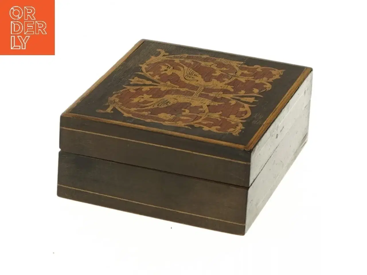 Billede 5 - Trææske med indlagte træfigurer (str. 10x8x3,5 cm)