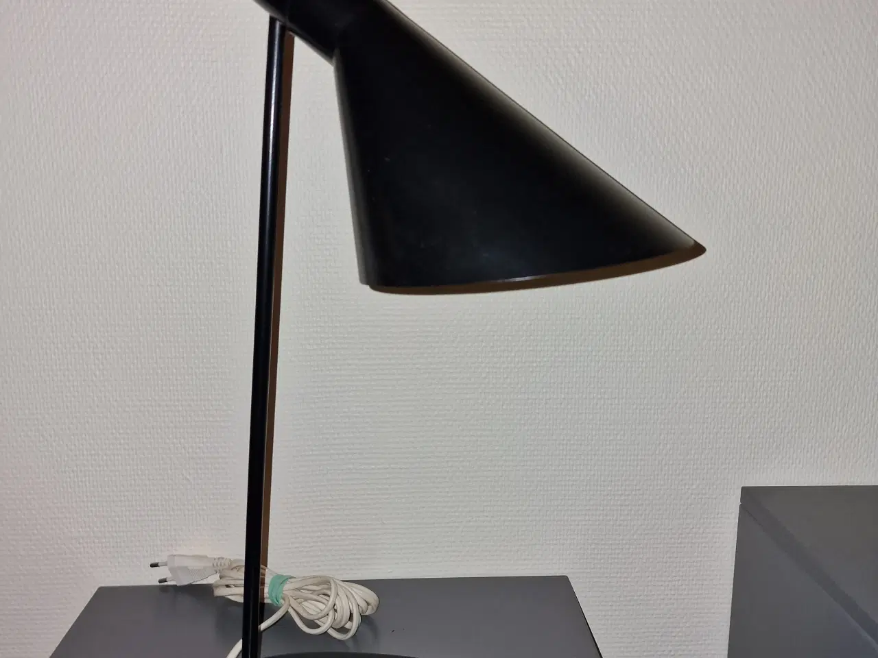 Billede 2 - Arne Jacobsen bordlampe sort 