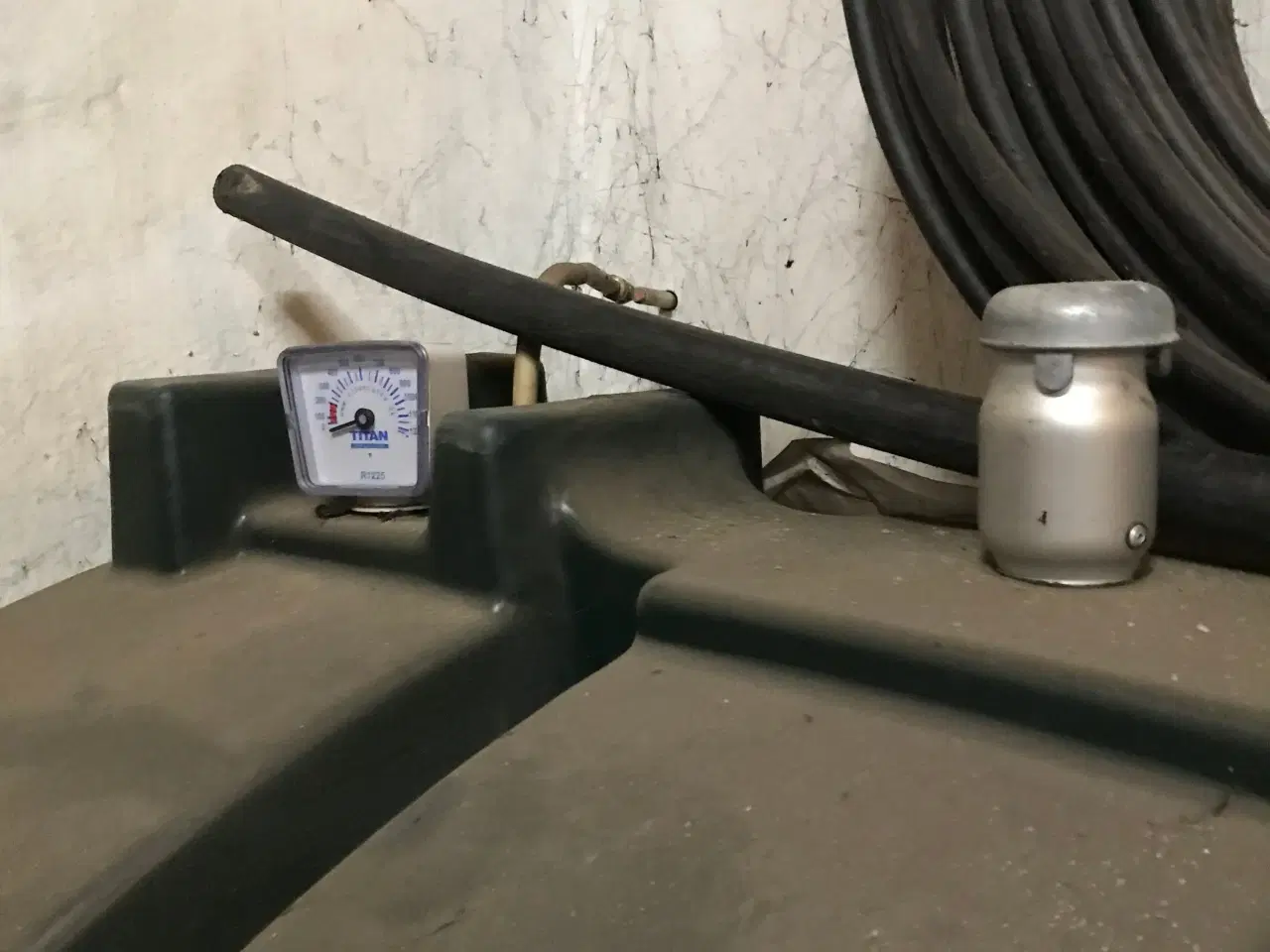Billede 4 - Olietank 1200 L. M/ elpumpe