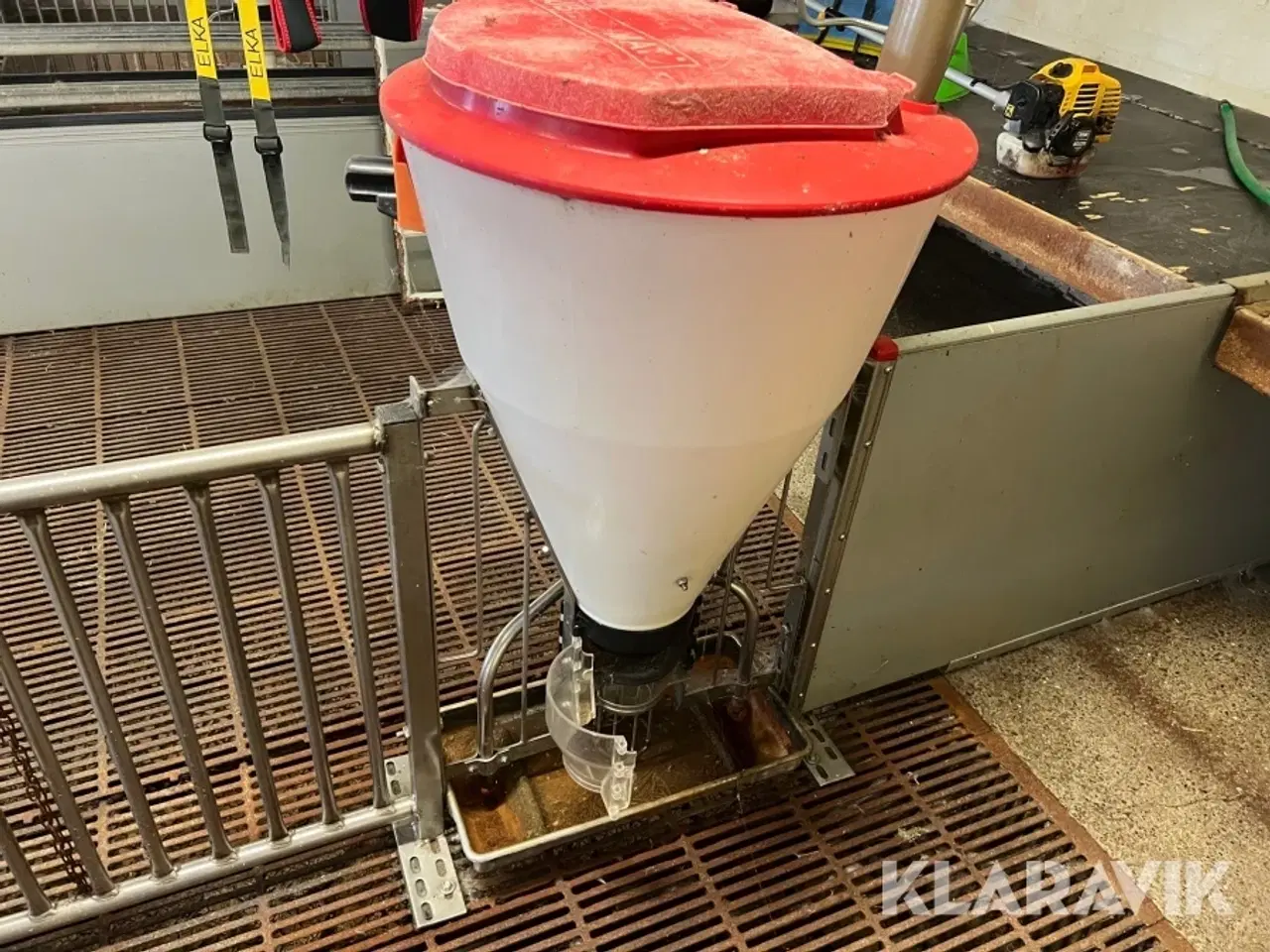 Billede 4 - Grisestier i rustfrit stål med inventar Skiold 12 styk