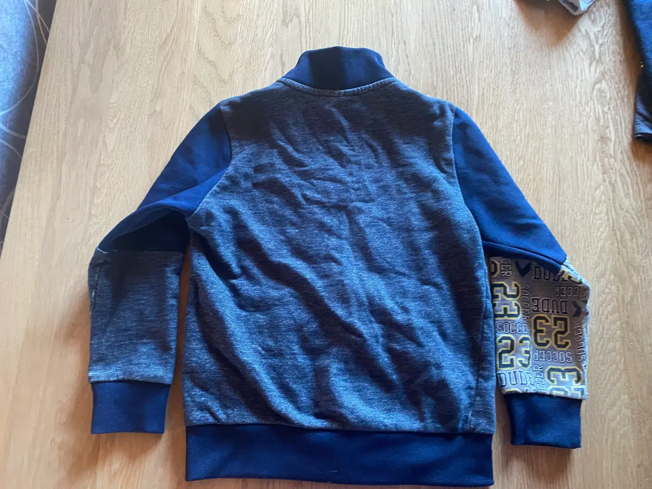 Billede 4 - Hummel jakke str. 116, flere bluser og bukser