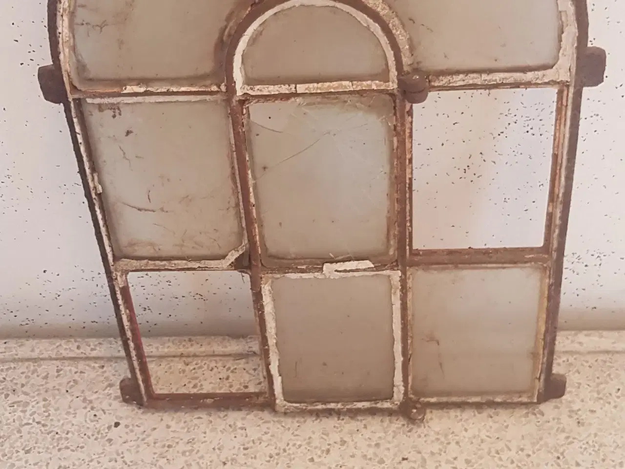 Billede 3 - Antikt støbejerns staldvindue