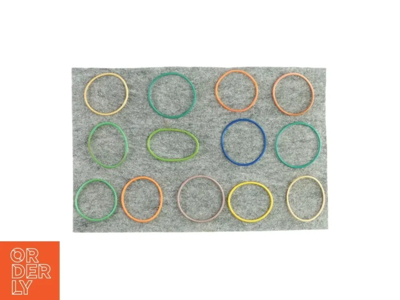 Billede 2 - Plastik armbånd i forskellige farver (13 stk)