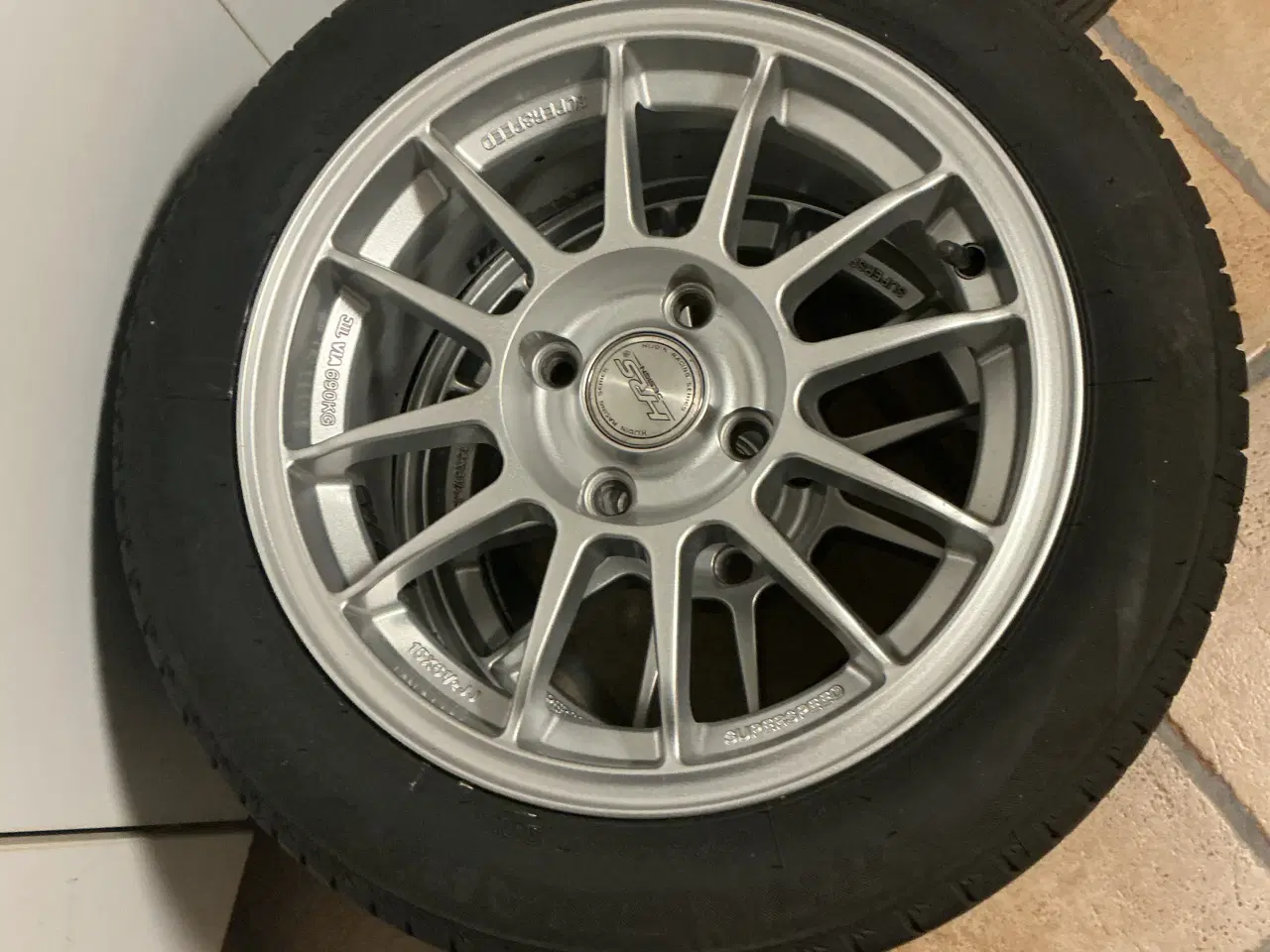 Billede 3 - Alufælge med sommerdæk