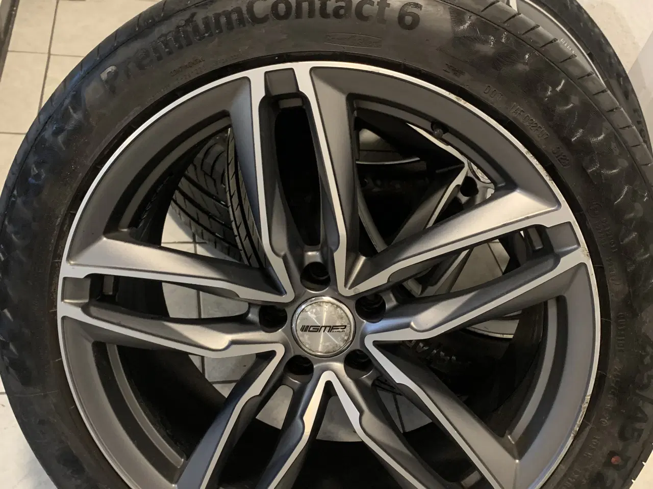 Billede 2 - 20” fælge med sommerdæk 255/45-20
