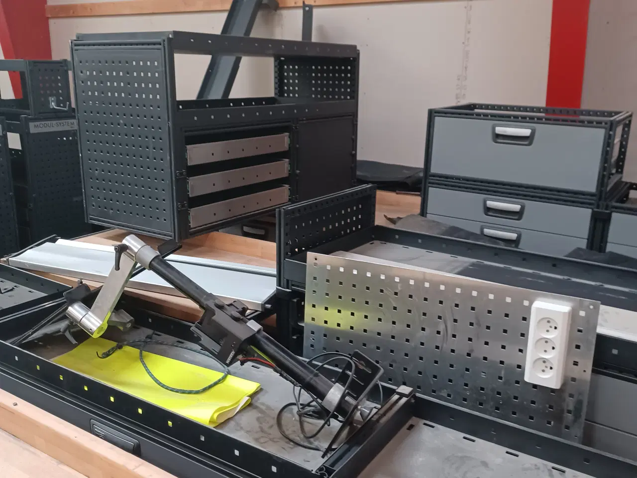 Billede 19 - varebil reoler på lageret