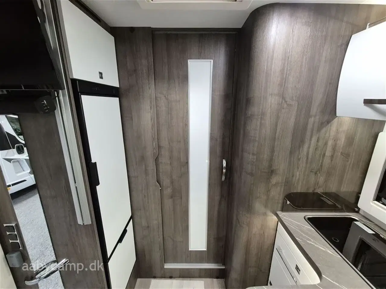 Billede 15 - 2024 - Benimar Tessoro T463 Special Edition   Nk. pakke. Automatgear. solceller. markise. to stk. 95Ah Batterier. smart tv med soundbar. lyse lædersæder.  KUN 16000 KM!!!