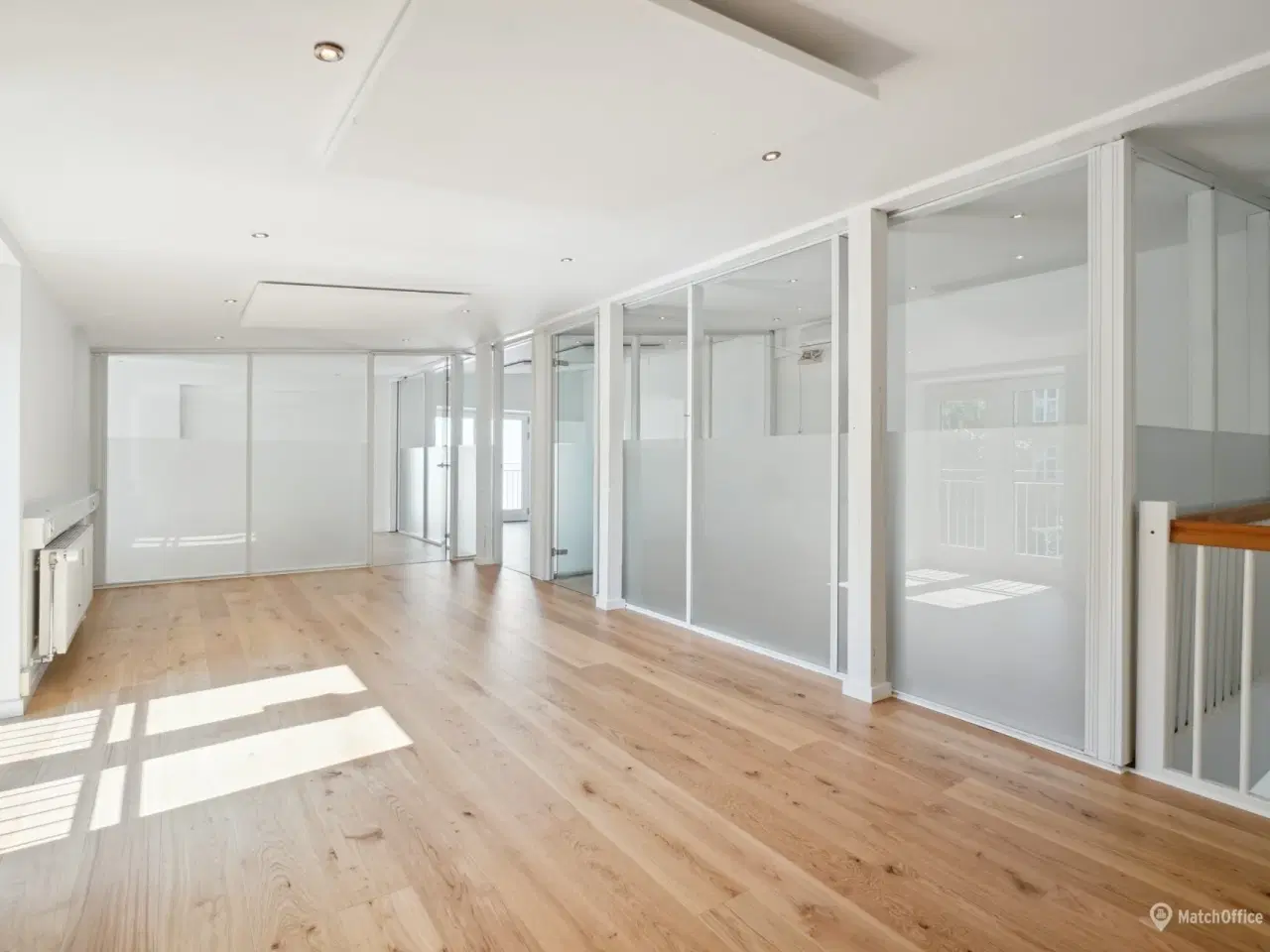 Billede 2 - Nyistandsat værkstedskontor på Jagtvej med parkering