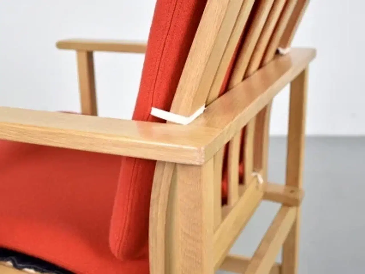 Billede 10 - Børge mogensen lænestol i eg med rødt polster, sæt à 2 stk.
