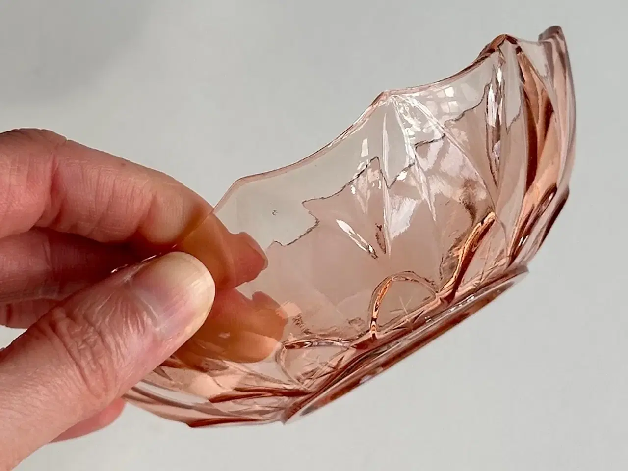 Billede 2 - Lyserød glasskål