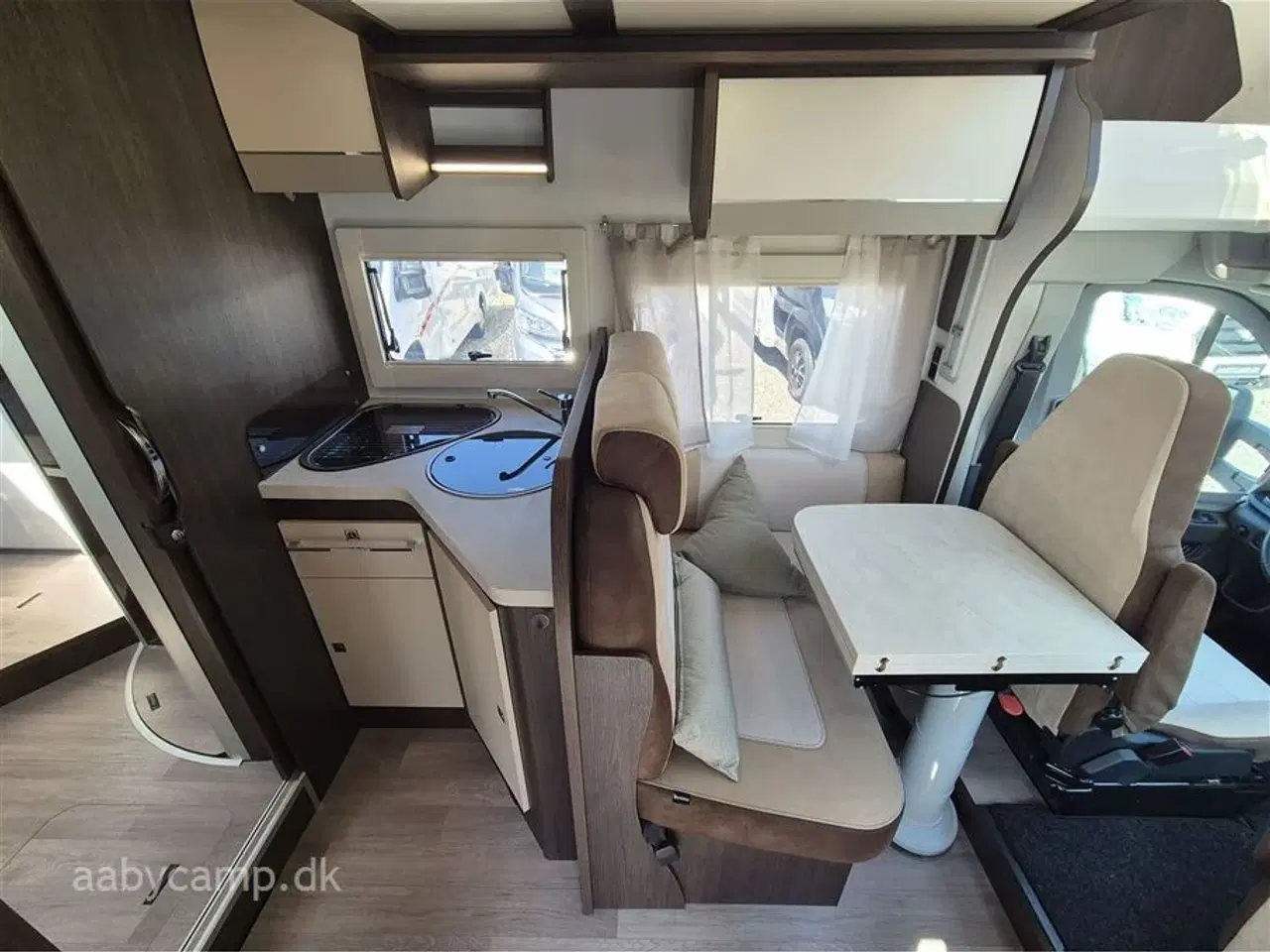 Billede 12 - 2021 - Benimar Tessoro 495 NK   NK Pakke. Automatgear. solceller. markise. Batterier. Cykelstativ. Queensbed. aircondition. Anhængertræk. KUN 28,000 km!!