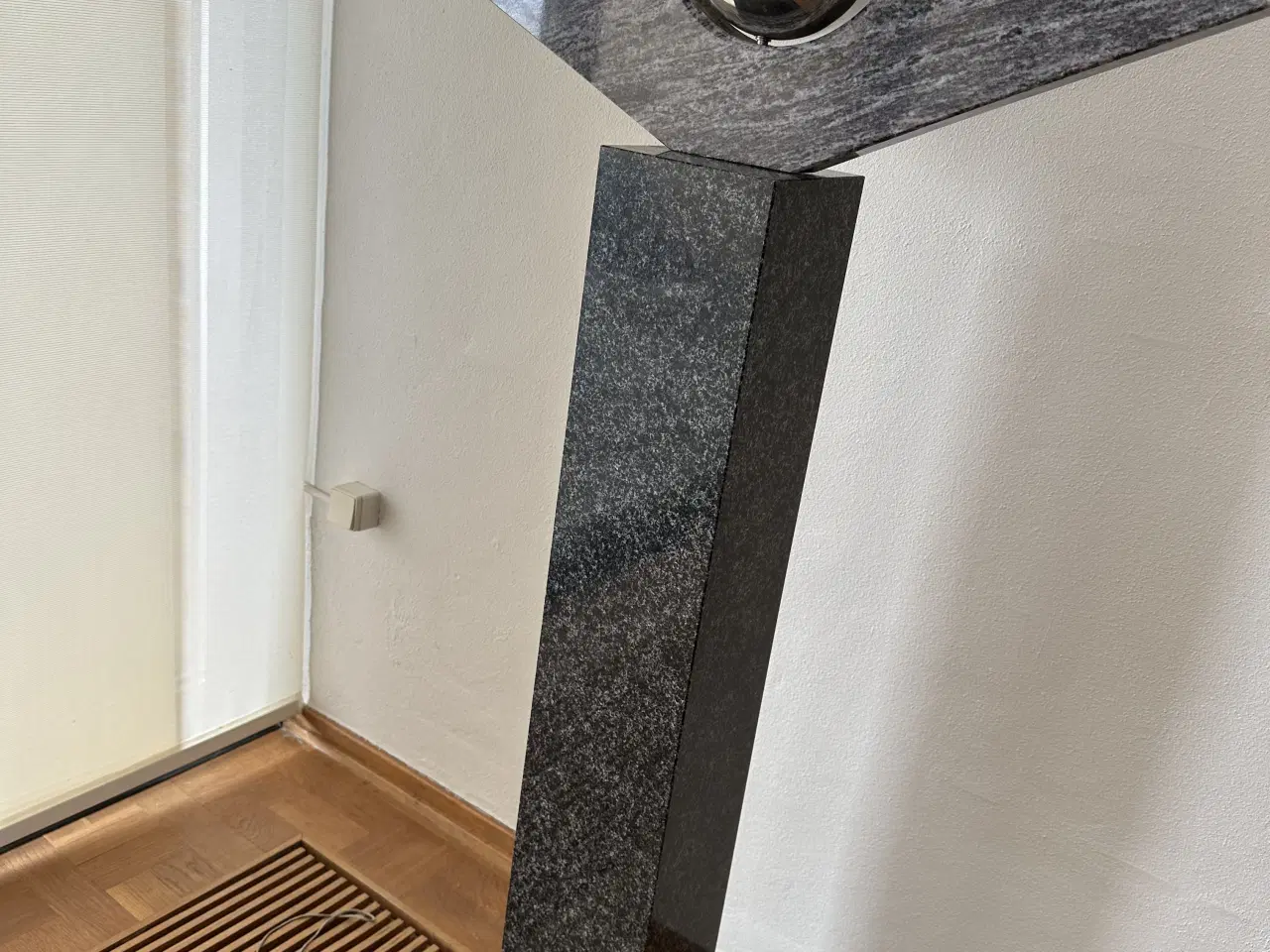 Billede 2 - Skulptur i granit og stål