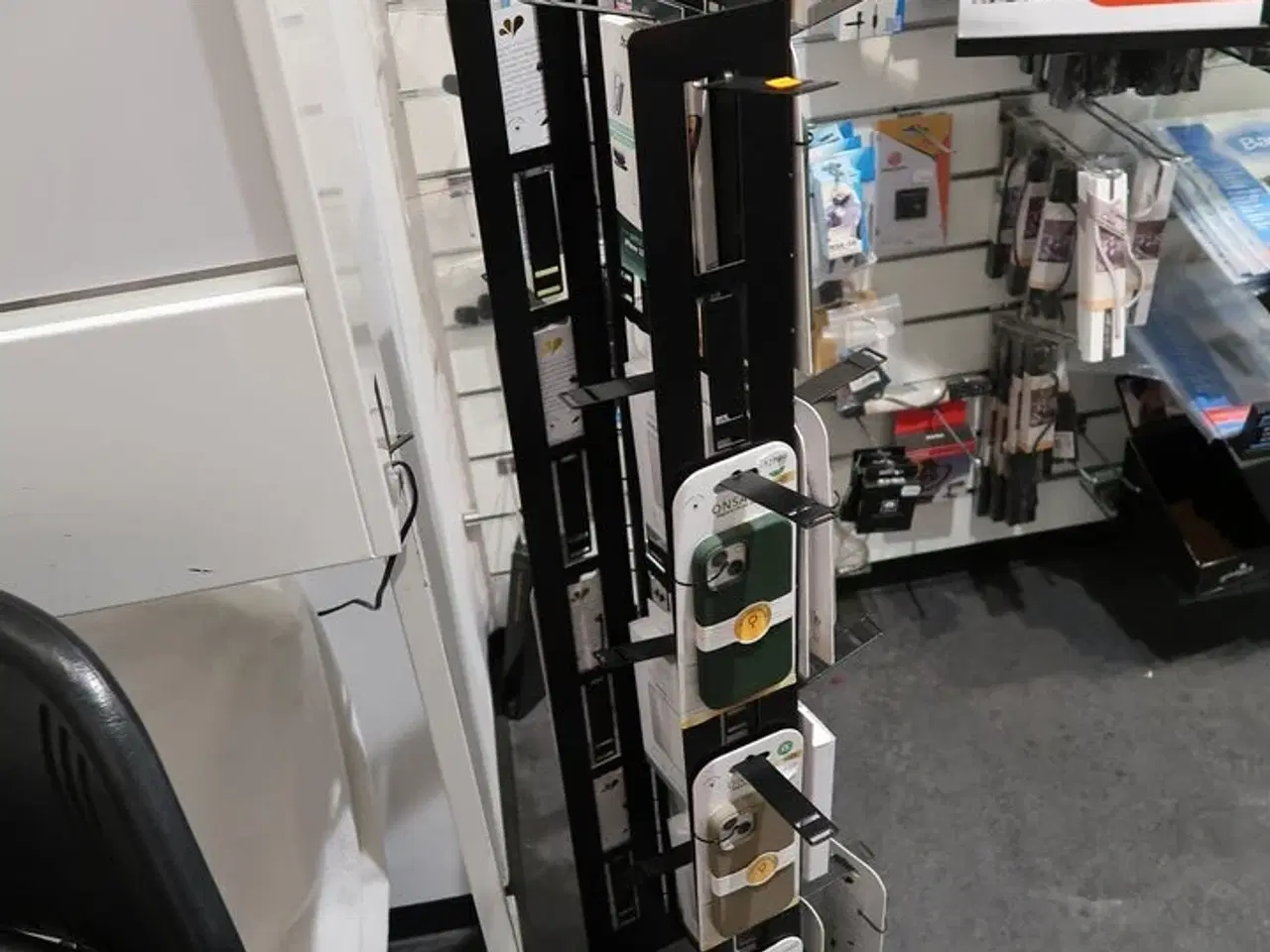 Billede 1 - Stativ med mobilcovers ONSALA, samt skærmbeskyttelse