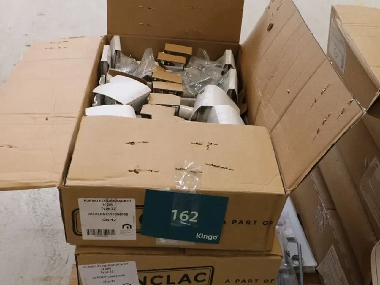 Billede 1 - 40 stk Gulvbeslag for radiatorer.