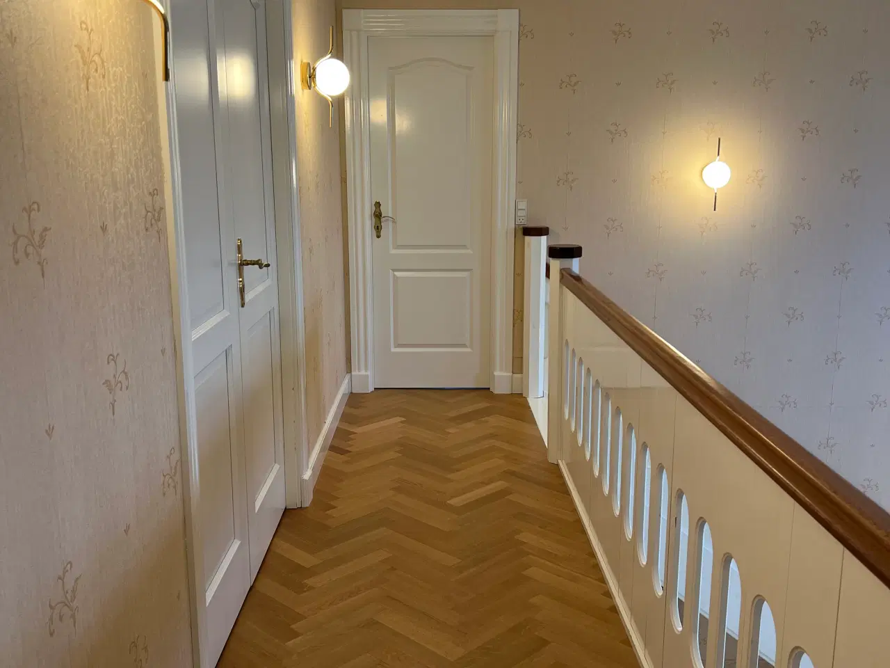 Billede 3 - Håndlavet snedker trappe i malet fyrtræ