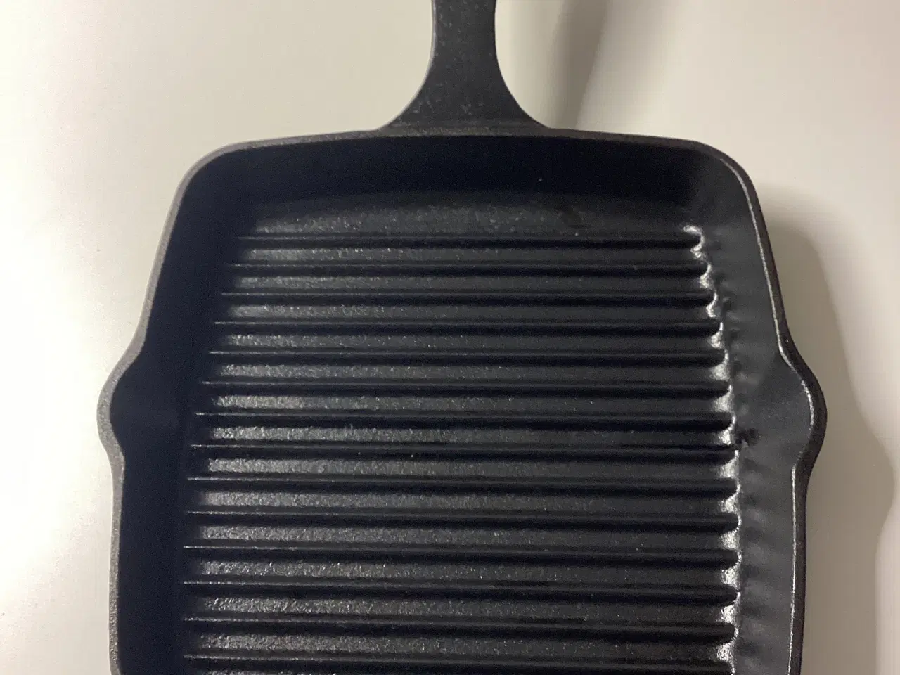 Billede 2 - Pæn og velholdt sort støbejerns grillpande