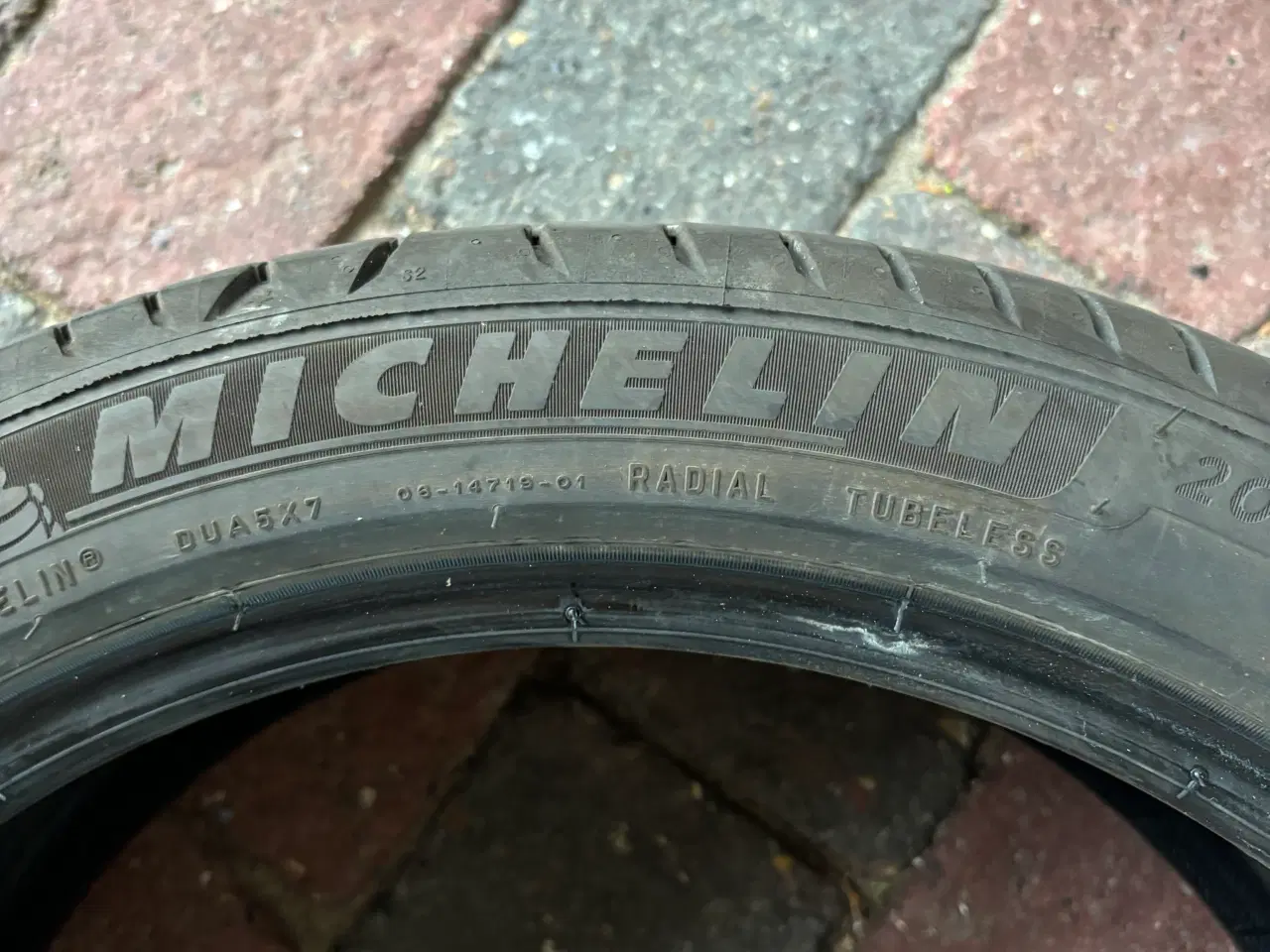 Billede 1 - Sommerdæk til salg. 205/45/17 Kørt 3000 km.  