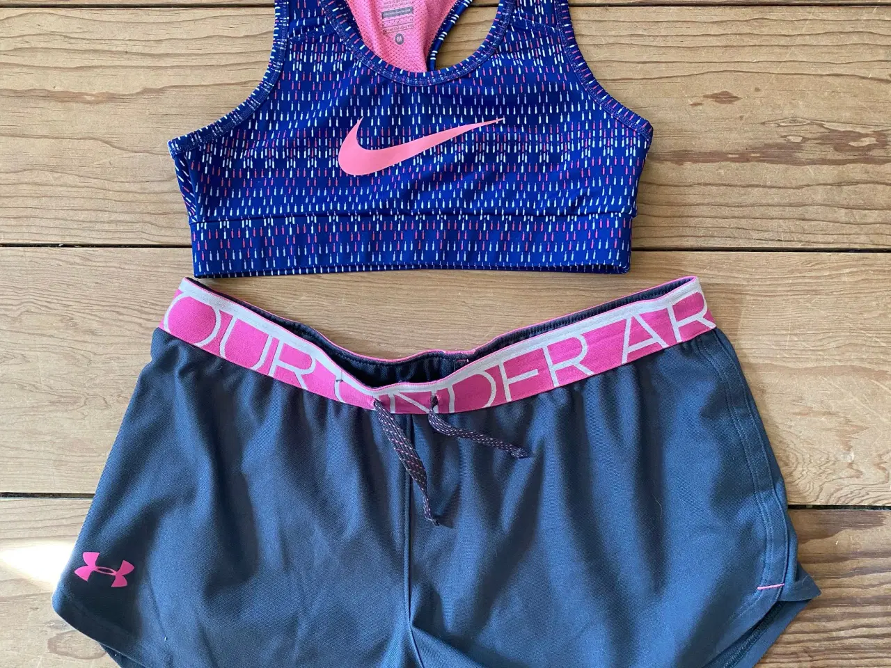 Billede 2 - Under Amour shorts + Nike sports BH