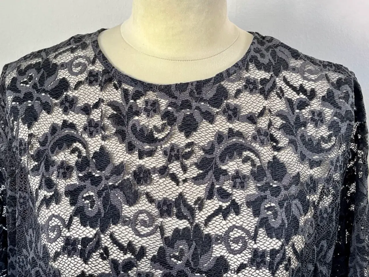 Billede 2 - GANNI, bluse, str 40