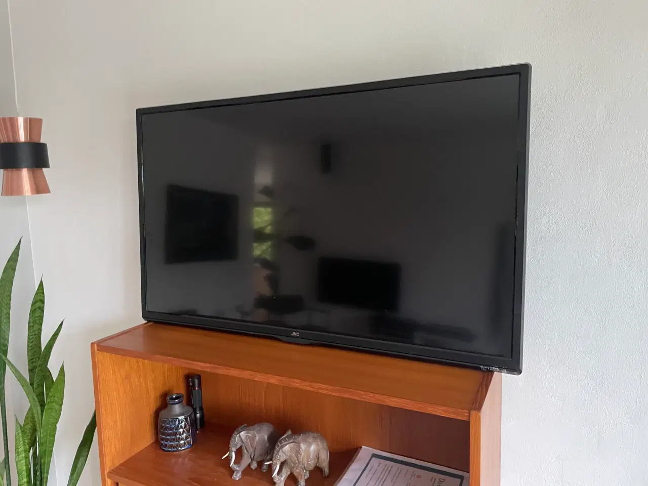Billede 1 - Flot 40" JVC TV med vægophæng til salg