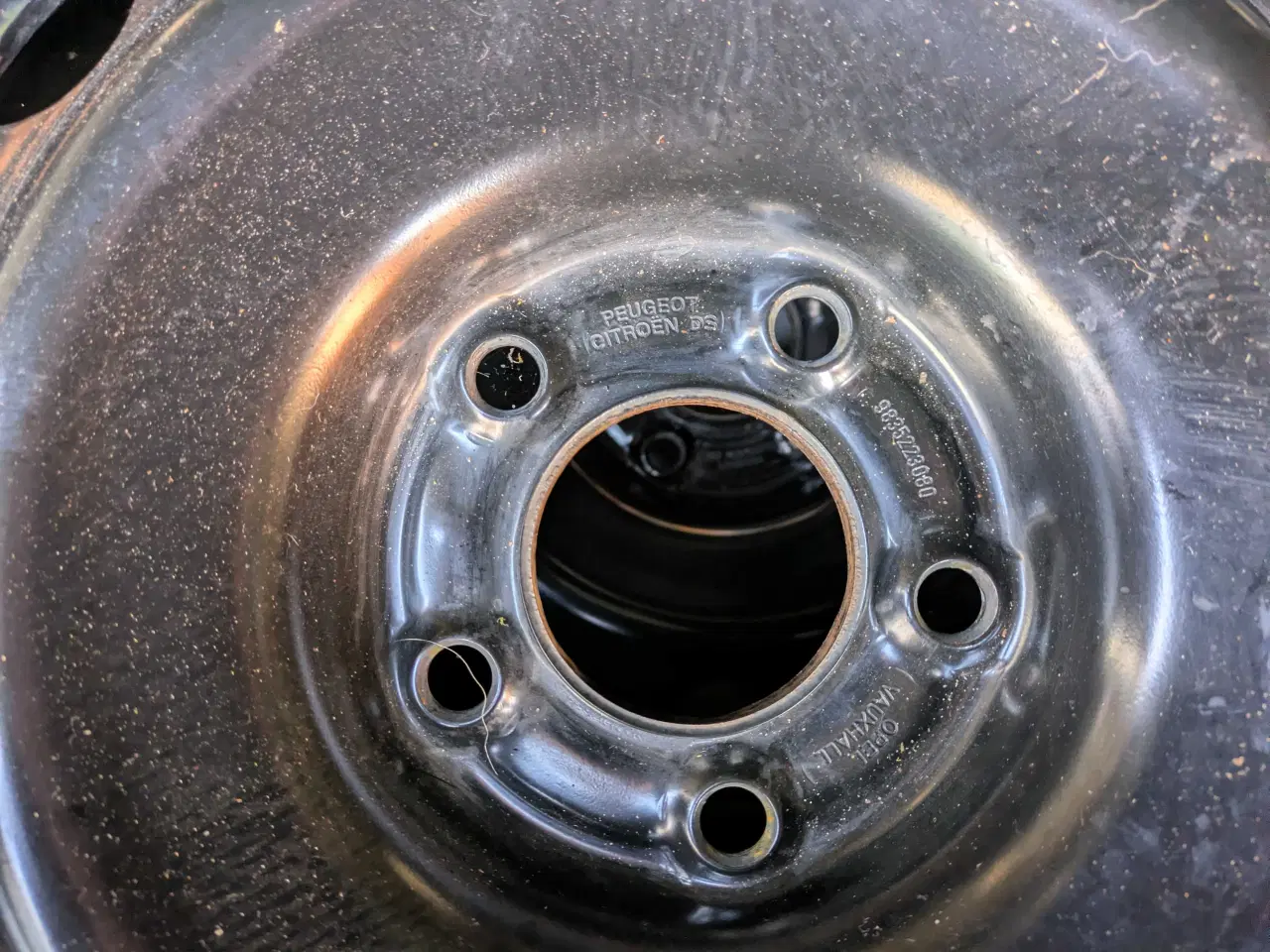 Billede 3 - næsten nye fælge med v.dæk 8 mm