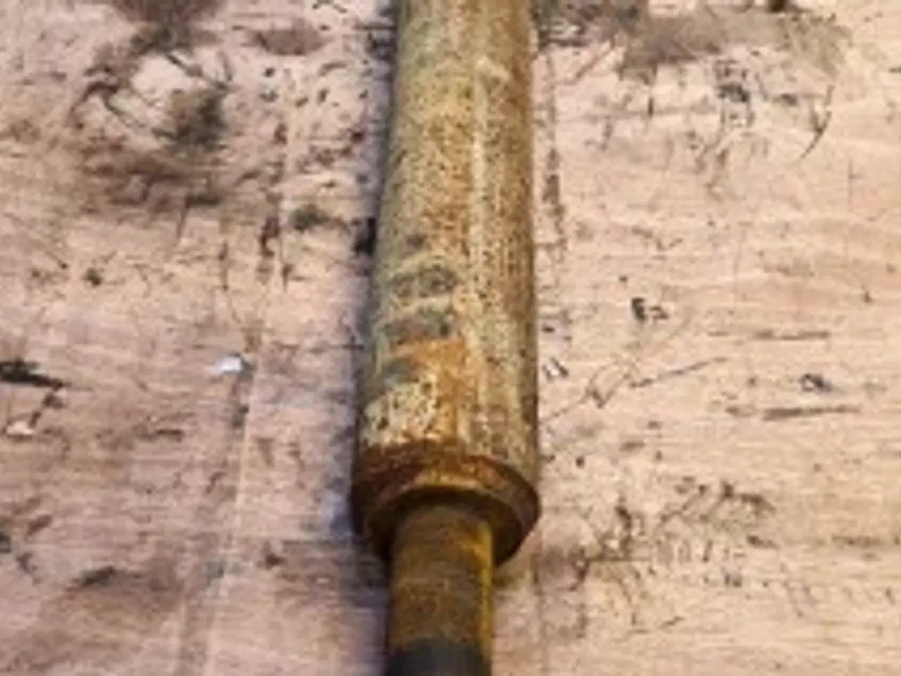 Billede 5 - New Holland LB110 Afstandsstykke 85801088