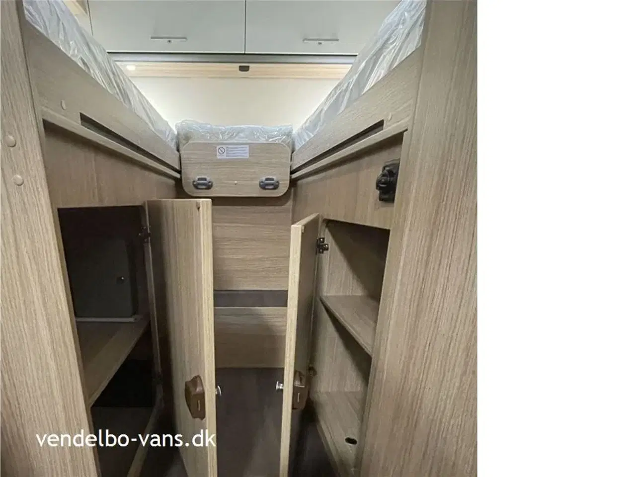 Billede 8 - 2021 - SunLight VAN V66 Adventure Edit   Enkelsenge og garage - kun 6,5 m lang