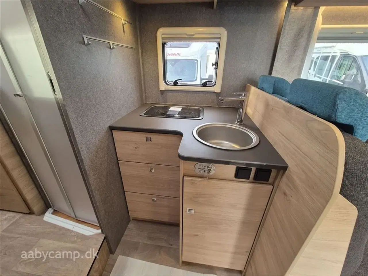 Billede 11 - 2023 - Dethleffs Just GO T7055 EB AUT. Automatgear. Solceller. Batteri. Markise. Elektrisk indgangstrin. Kun 29,000 Km !!!