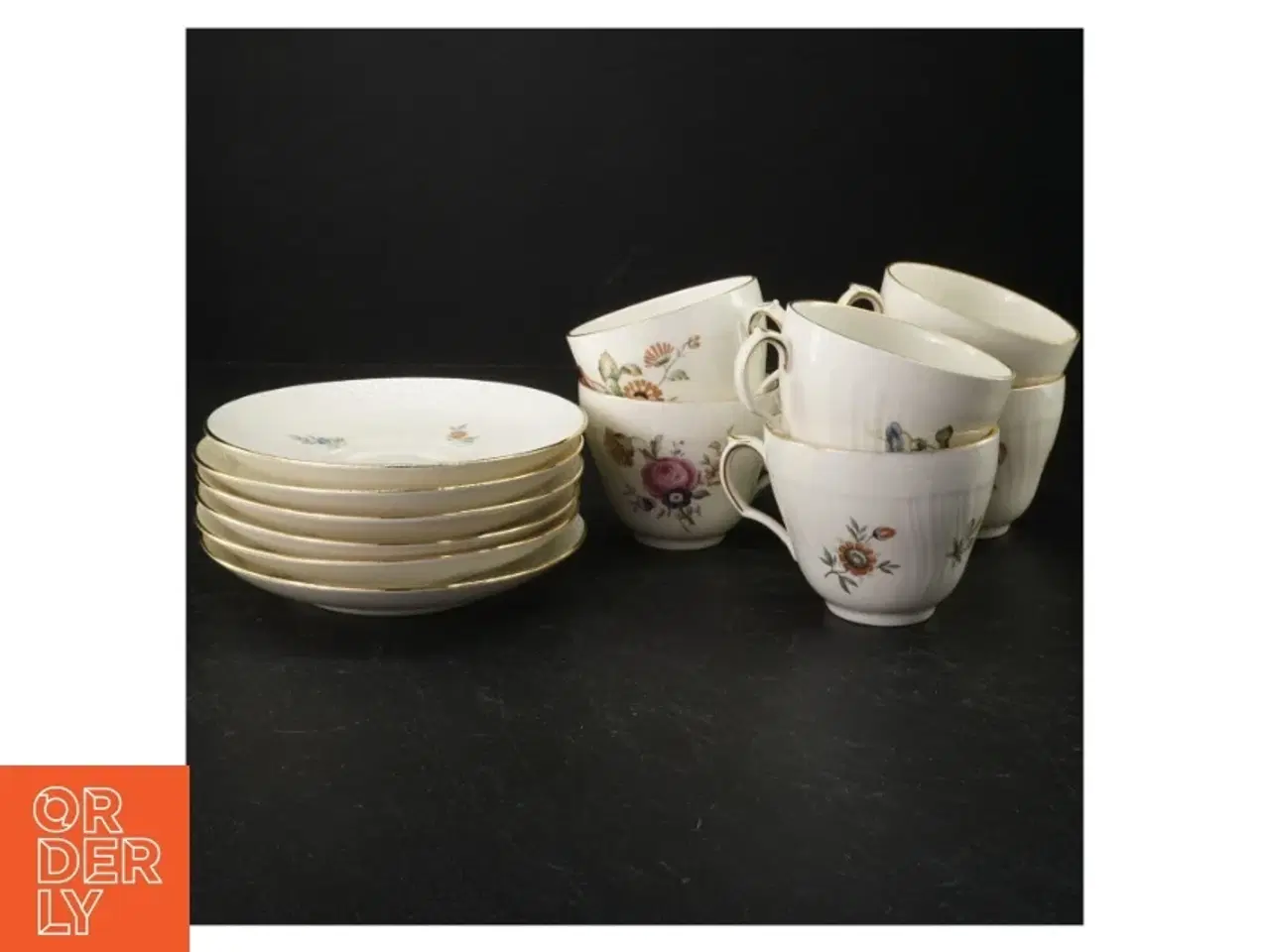Billede 1 - Porcelænskopper med underkopper fra Royal Copenhagen