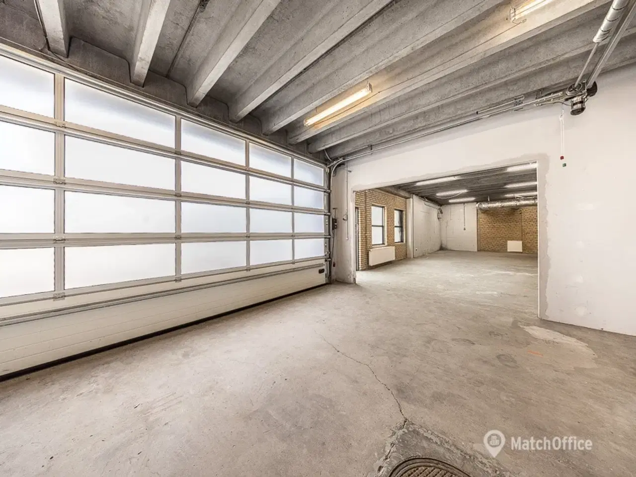 Billede 7 - Kontor med lys fra alle sider på 1. sal