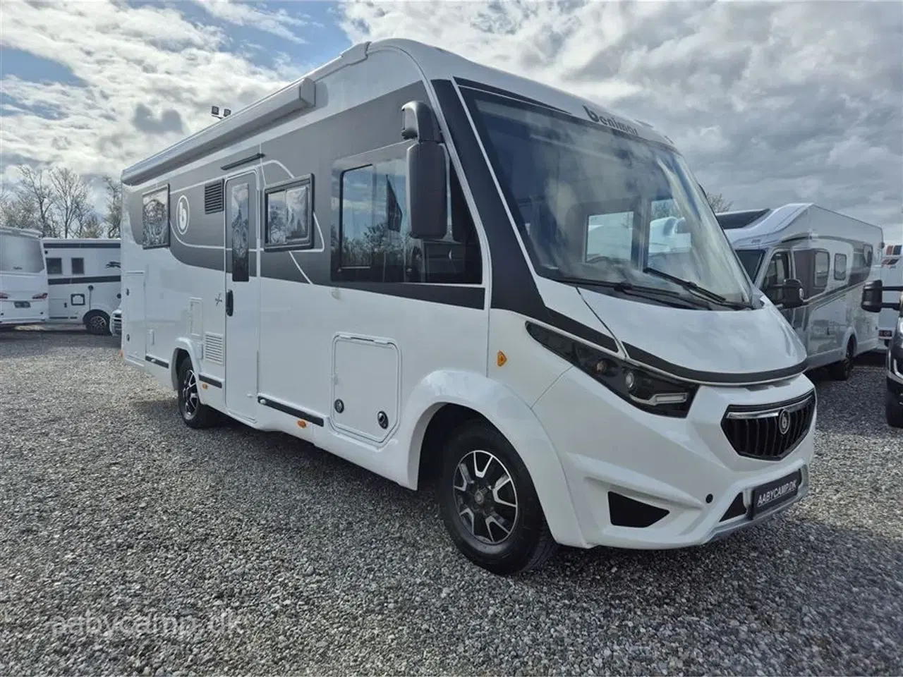 Billede 1 - 2020 - Benimar Amphitryon 997   NK-pakke. automatgear. solceller. ovn. lædersæder. queensbed.