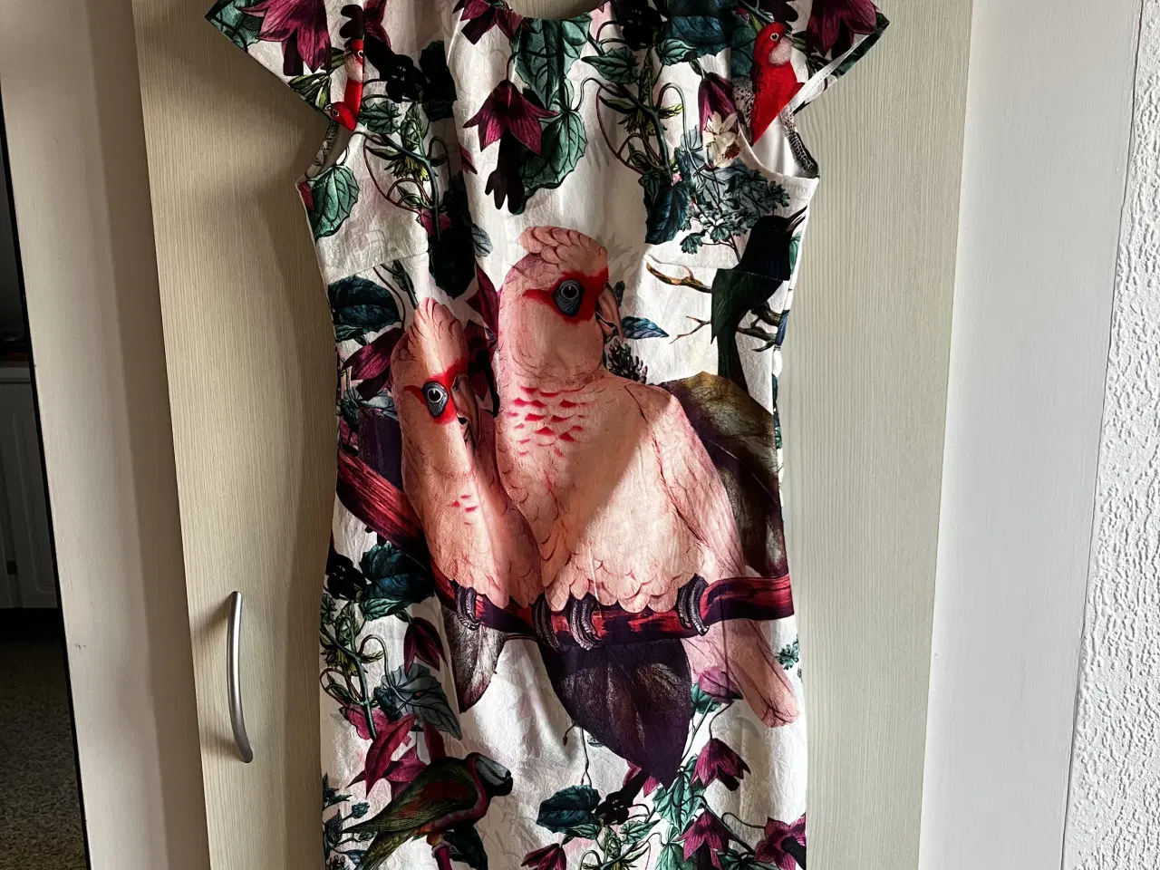 Billede 1 - Kjole med fuglemotiv