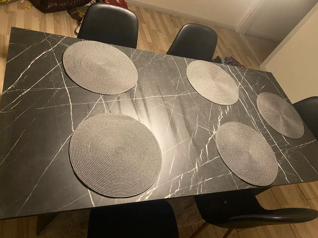 Billede 3 - Marmor bord i sort fra Jysk