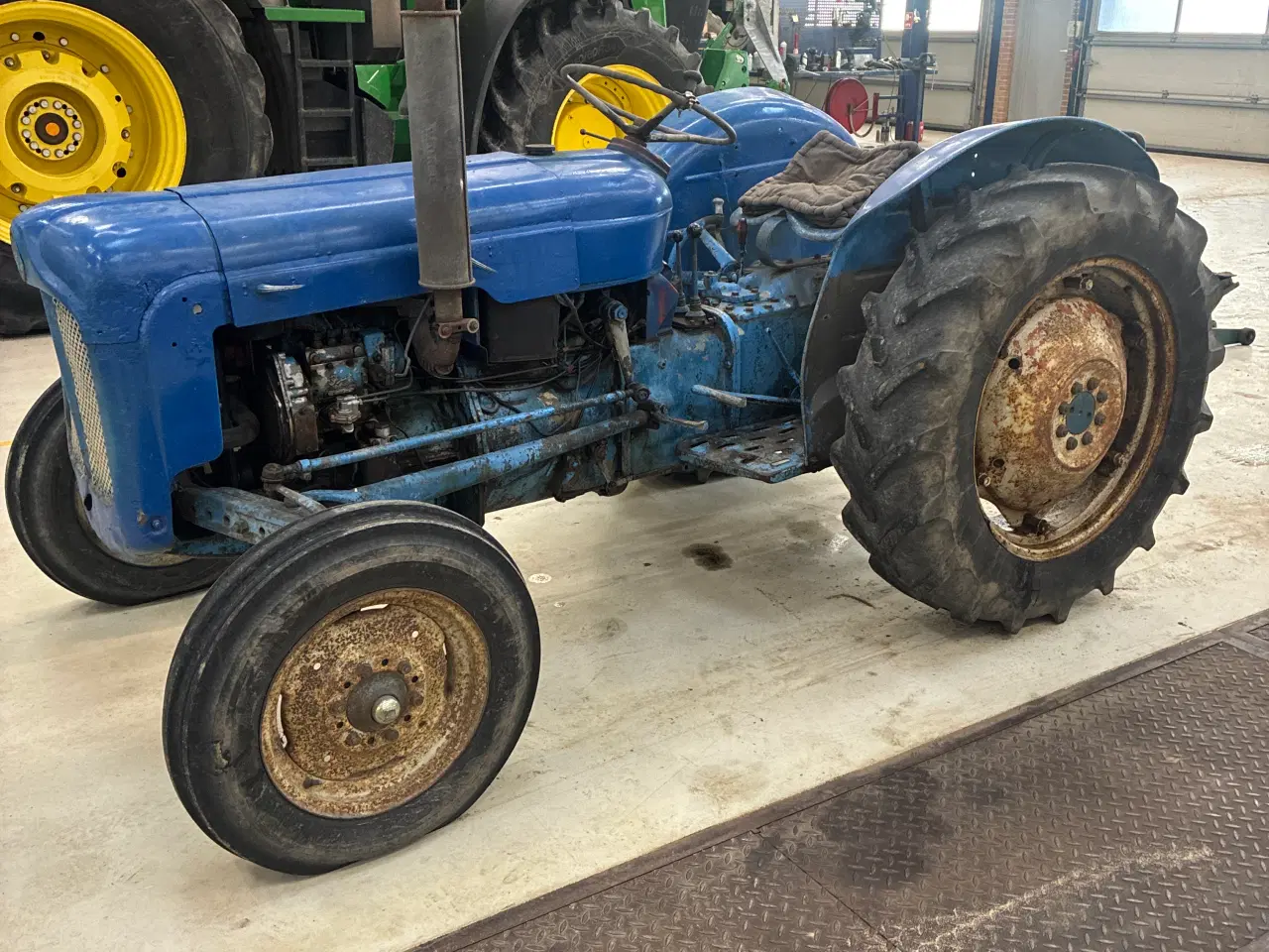 Billede 1 - Ford Dexta med lidt utætheder 