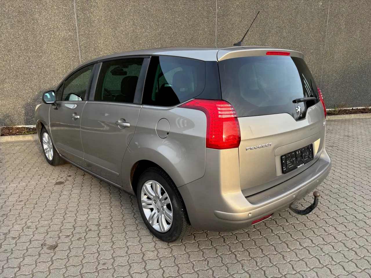 Billede 5 - Pæn og velkørende 7 Personers bil - Nysynet i 2026