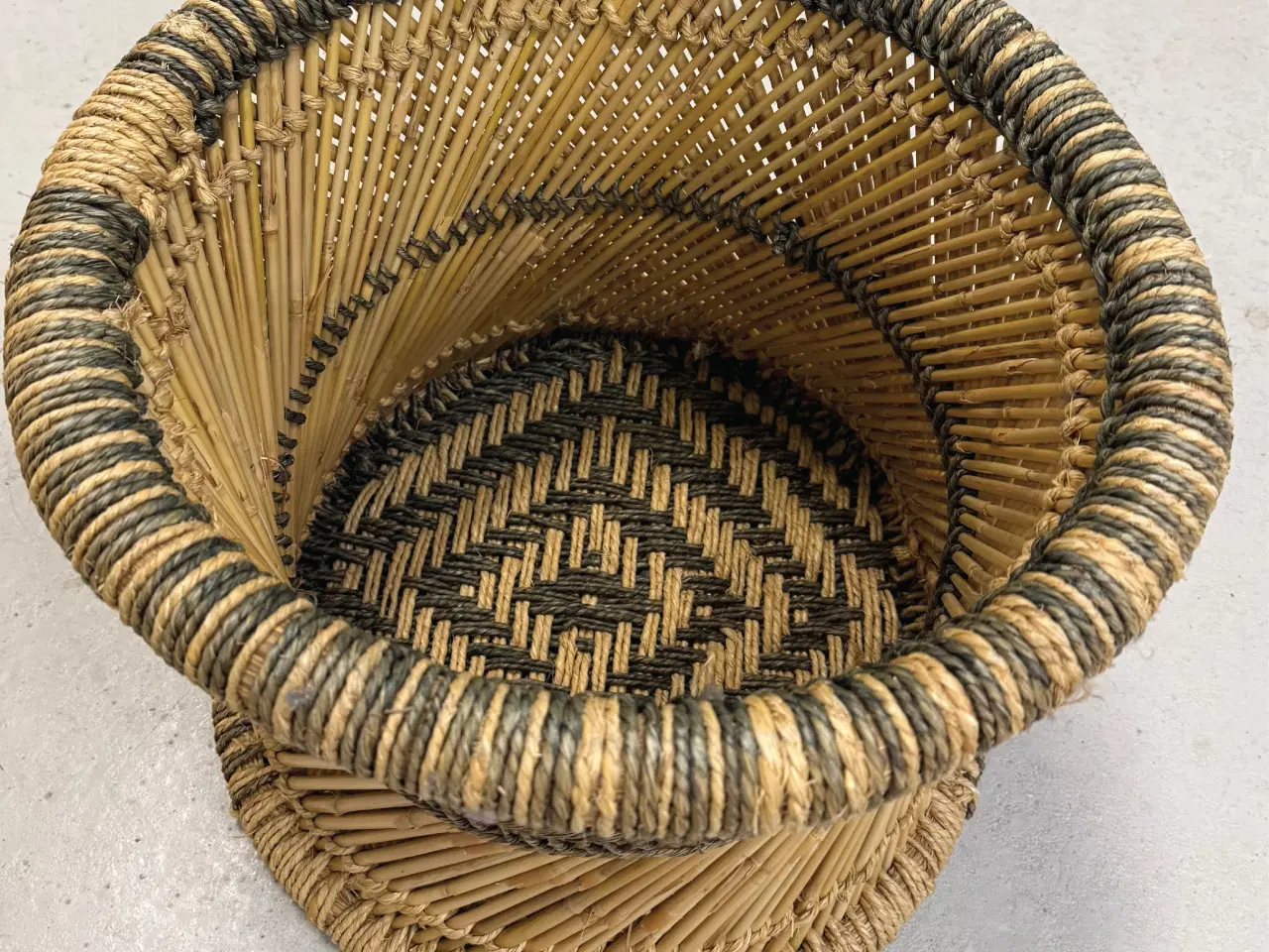 Billede 3 - Håndflettede rattan taburet/sidebord til stuen