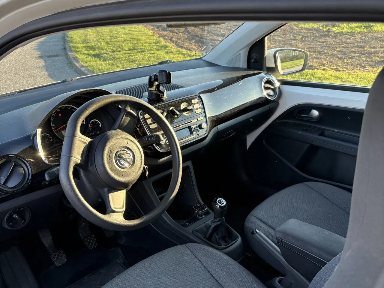 Billede 10 - VW UP - lavt kilometertal 
